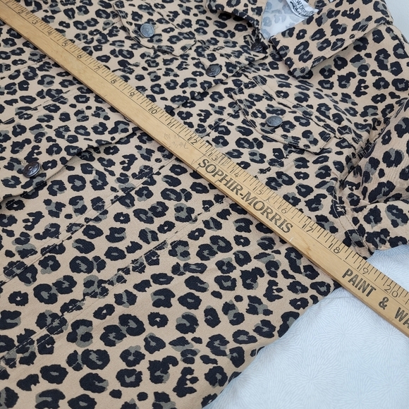 New Direction Leopard Print Women's Jean Jacket silver buttons edgy classic L - Picture 6 of 11